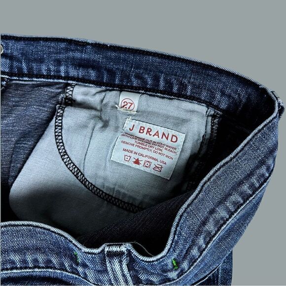 J BRAND low rise skinny leg in distressed dark wash Size 27 - Picture 6 of 9